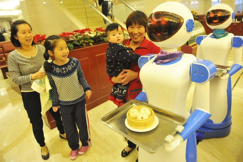 Illustration for article titled The Photographic History Of Robots As Restaurant Employees